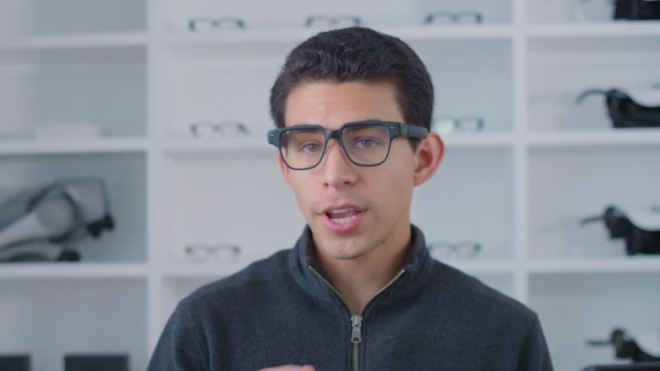 Push or pull the nose pads to change the fit.
